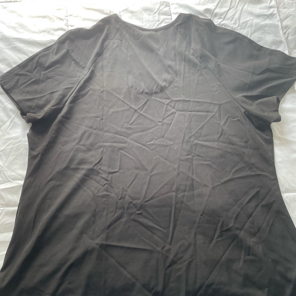 Sketchers scrubs top